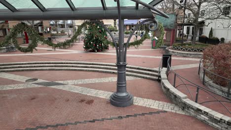 Christmas-tree-in-downtown-Northville,-Michigan-with-drone-video-moving-up