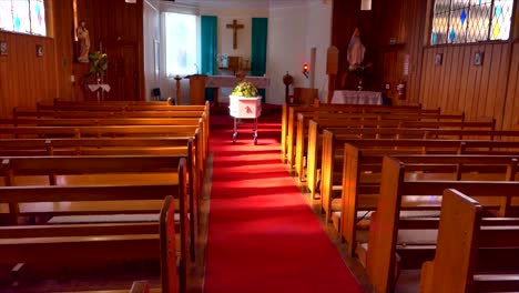 toma de capilla religiosa cristiana o católica y altar para los fieles