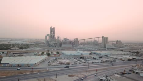 una fábrica de cemento en el sur de riyadh, arabia saudita