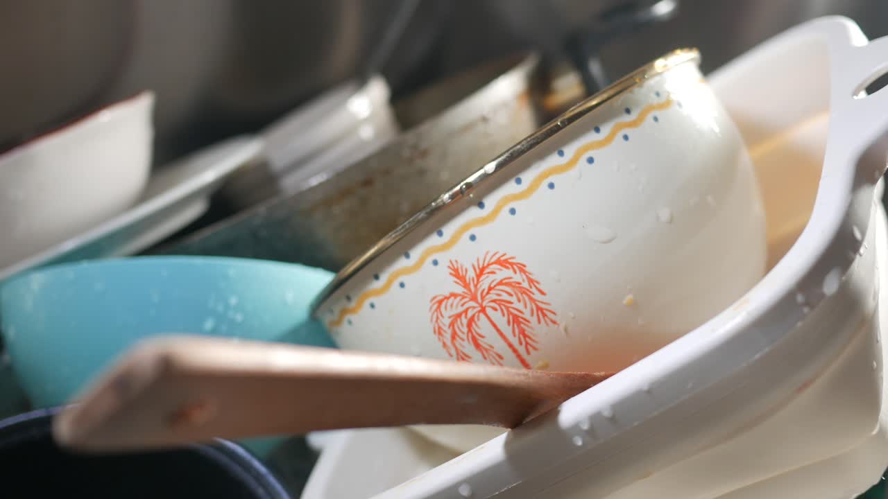 부 싱크대 에 있는 더러운 접시