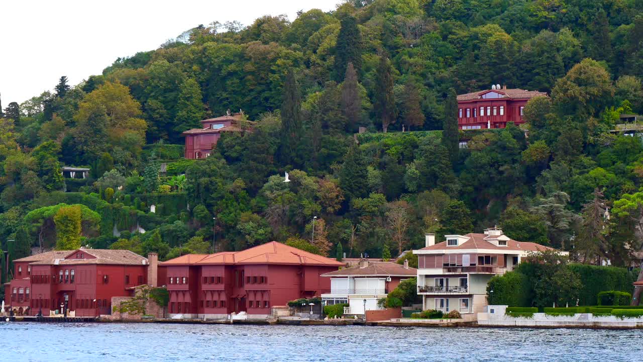 보스포루스 해변에 있는 은 집, 이스탄불