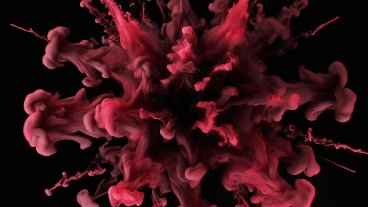 Inchiostro rosso che esplode in acqua su sfondo nero