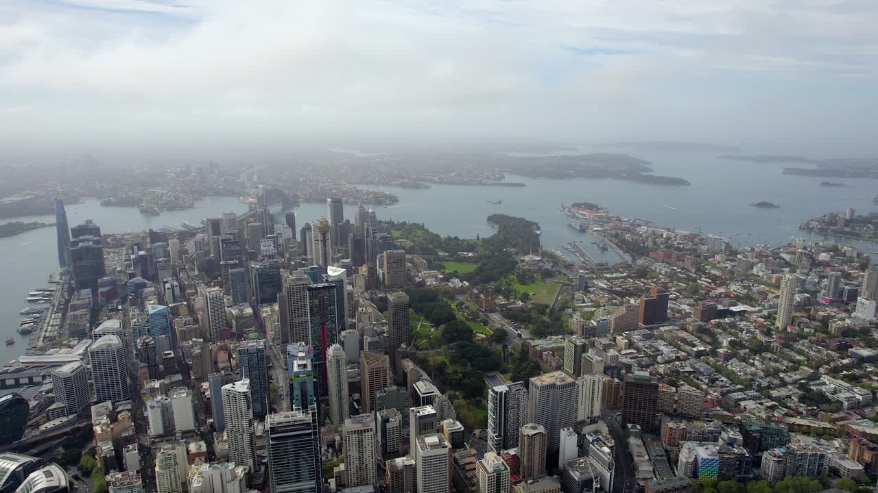Sydney - Scenic City Flight through the clouds