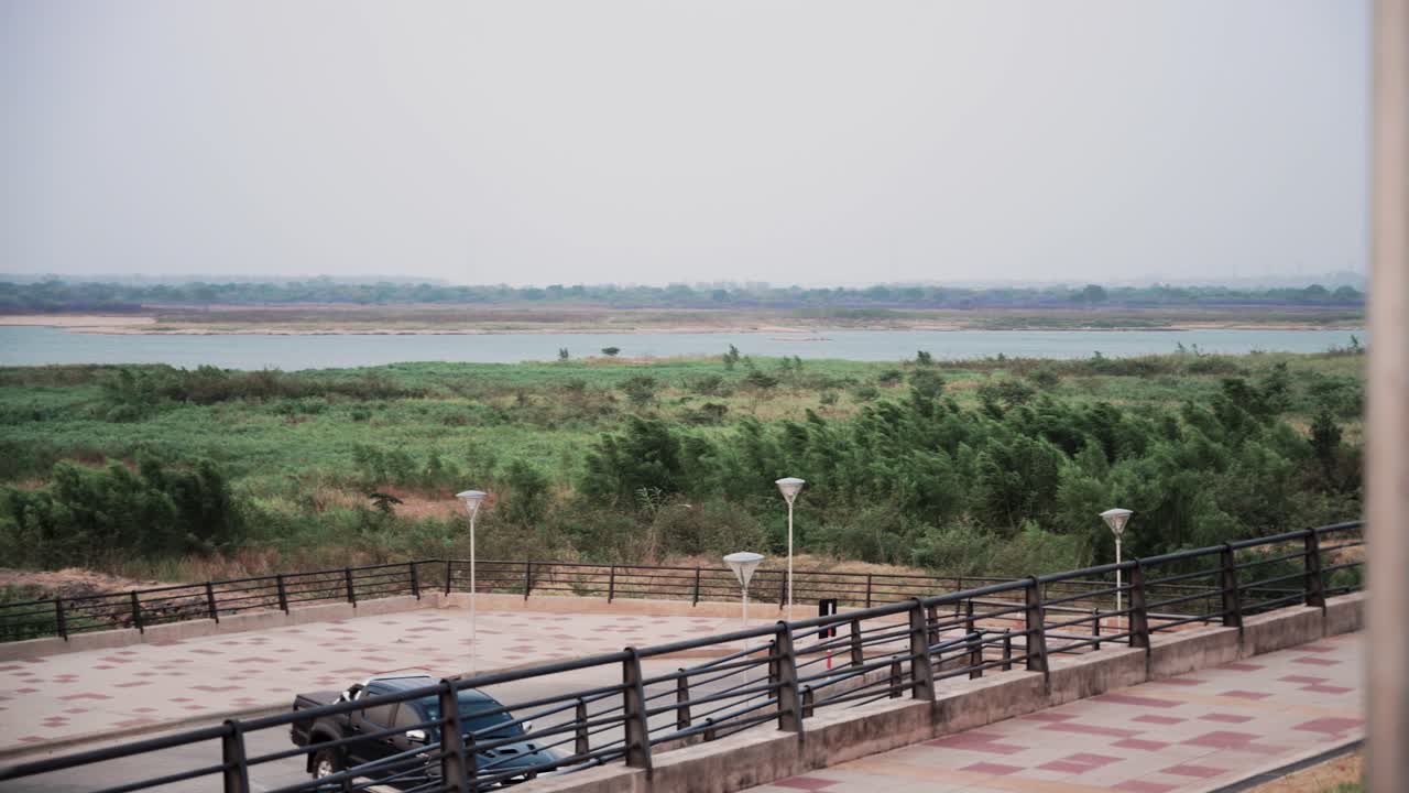 아순시온의 코스타네라, 많은 자연, 강, 푸른 하늘을 둘러보세요.