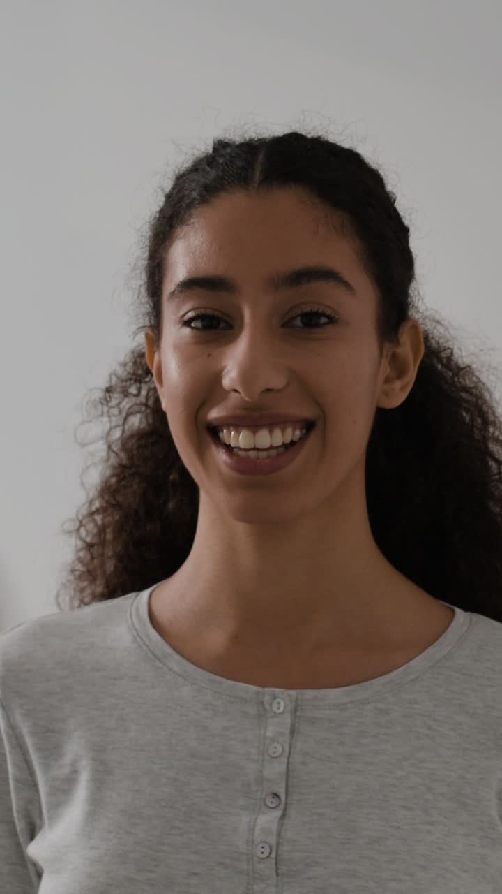 retrato de una joven sonriente