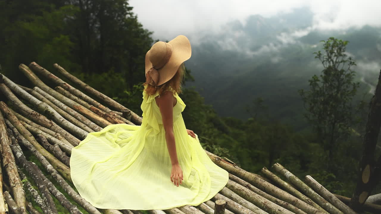 삶은 구름 위에서 가장 아름답습니다.