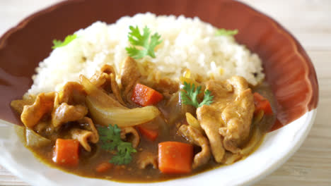 Japanese-curry-rice-with-sliced-pork,-carrot-and-onions