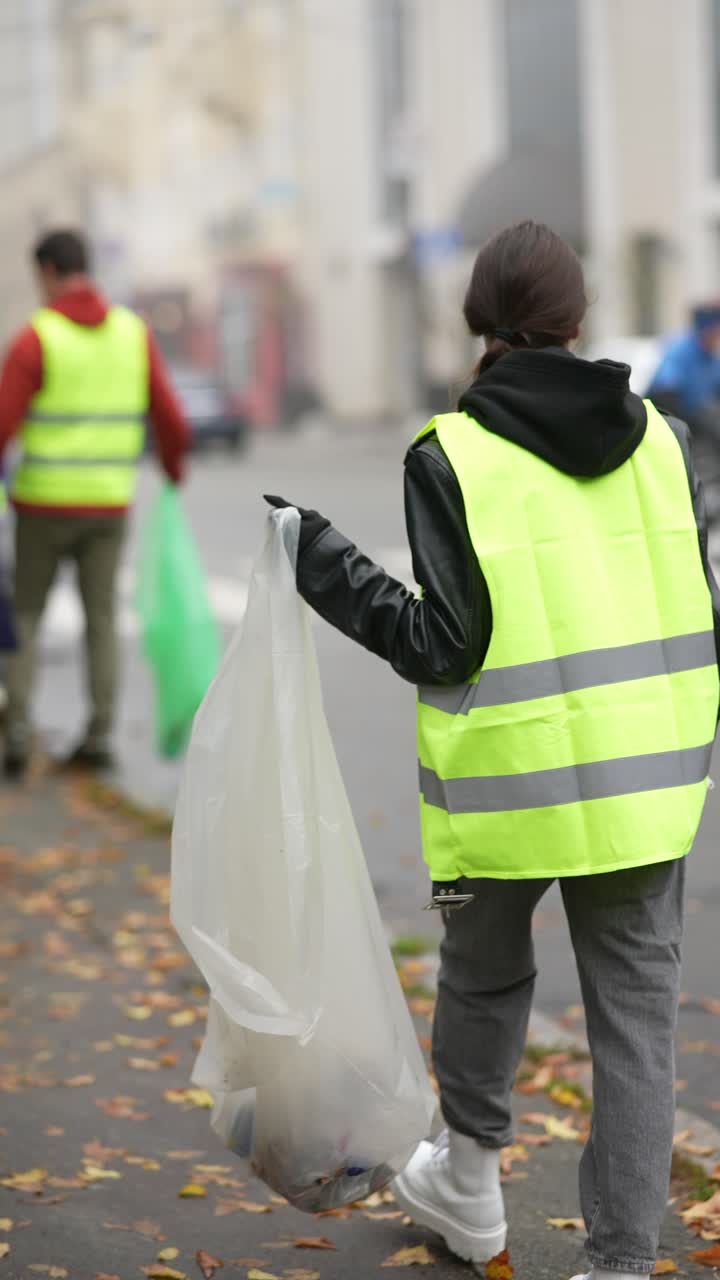 voluntarios de limpieza de calles de la comunidad