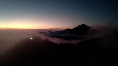 Panorama-Del-Volcán-Batur-Al-Atardecer-En-La-Isla-De-Bali,-Indonesia