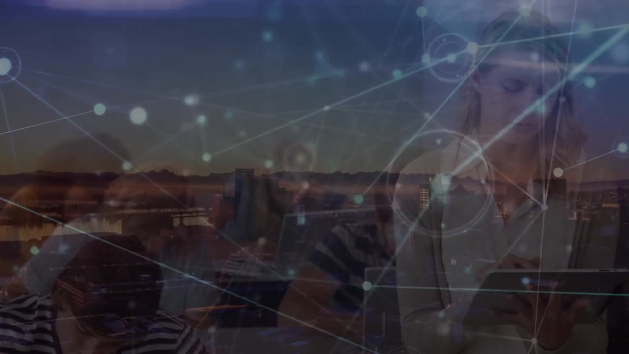 animación de la red de conexiones a través de una maestra caucásica con computadora portátil y paisaje urbano