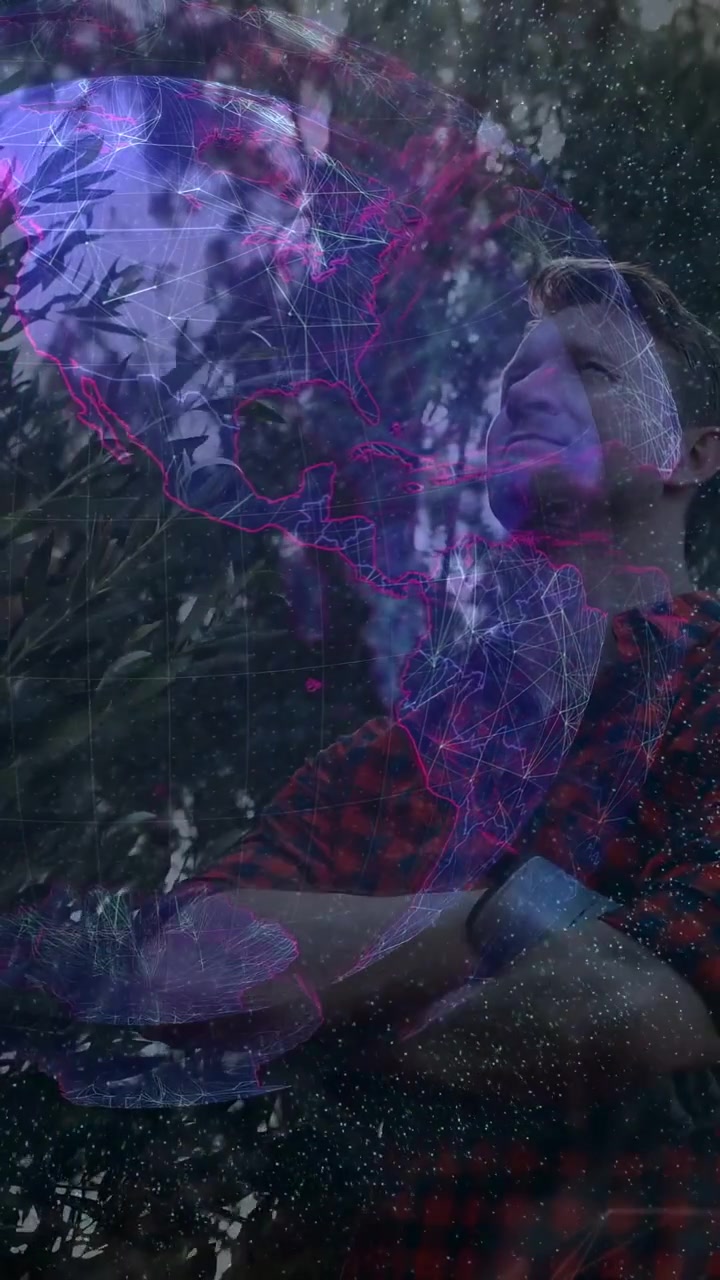 Vídeo vertical: Homem tocando galho, verificando a folhagem, depois cruzando os braços, observando um globo tecnológico flutuar.