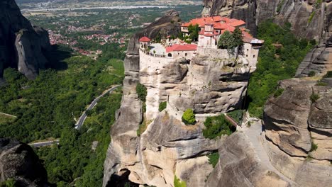 Imágenes-De-Drones-Aéreos-De-Meteora-De-Grecia-23.mp4