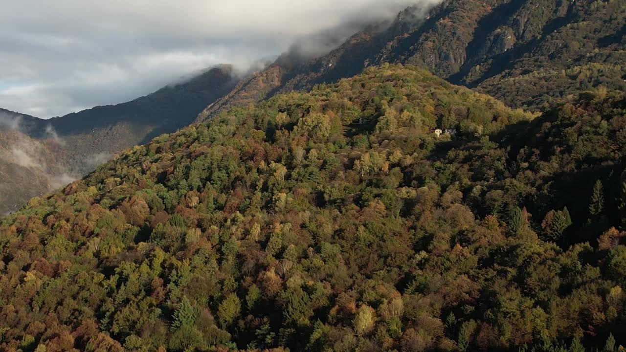 Views of the tranquil Italian Alps showcasing colorful autumn foliage