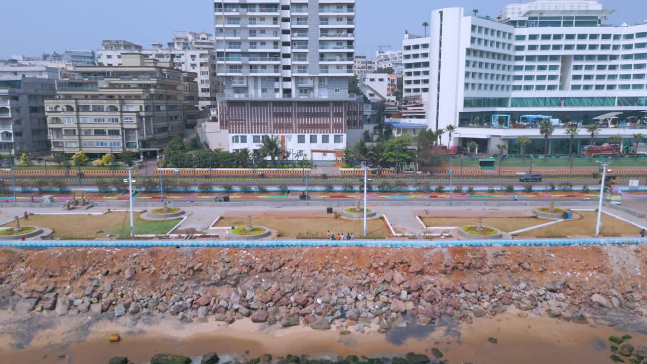 Veduta aerea di RK Beach, Bheemunipatnam Beach, Arco di roccia naturale, Tenneti Park, Nave MV MAA, Visakhapatnam, India