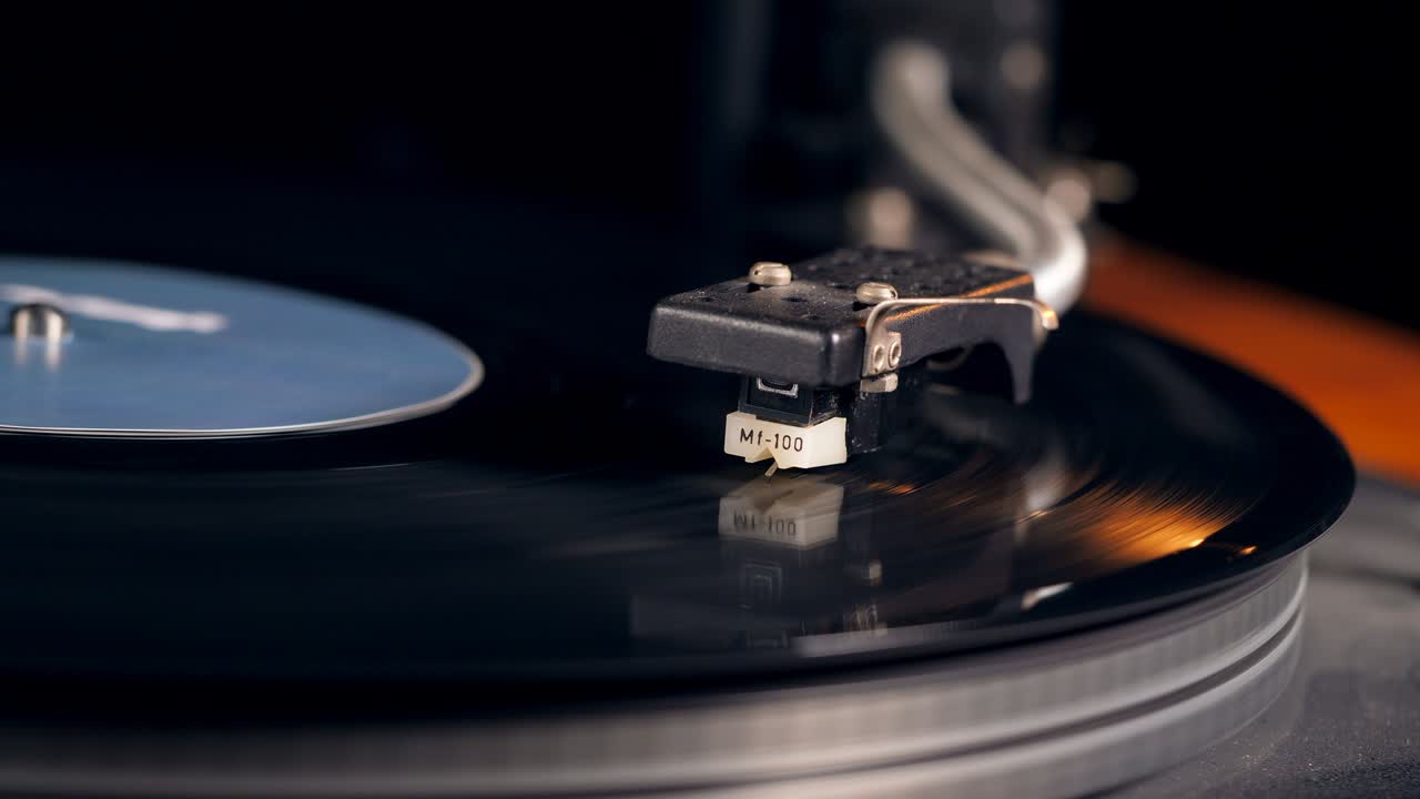 비닐 레코드 표면에 있는 스타일러스