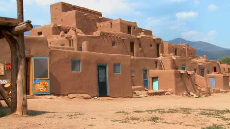 Establishing-shot-of-the-Taos-pueblo-New-Mexico-4