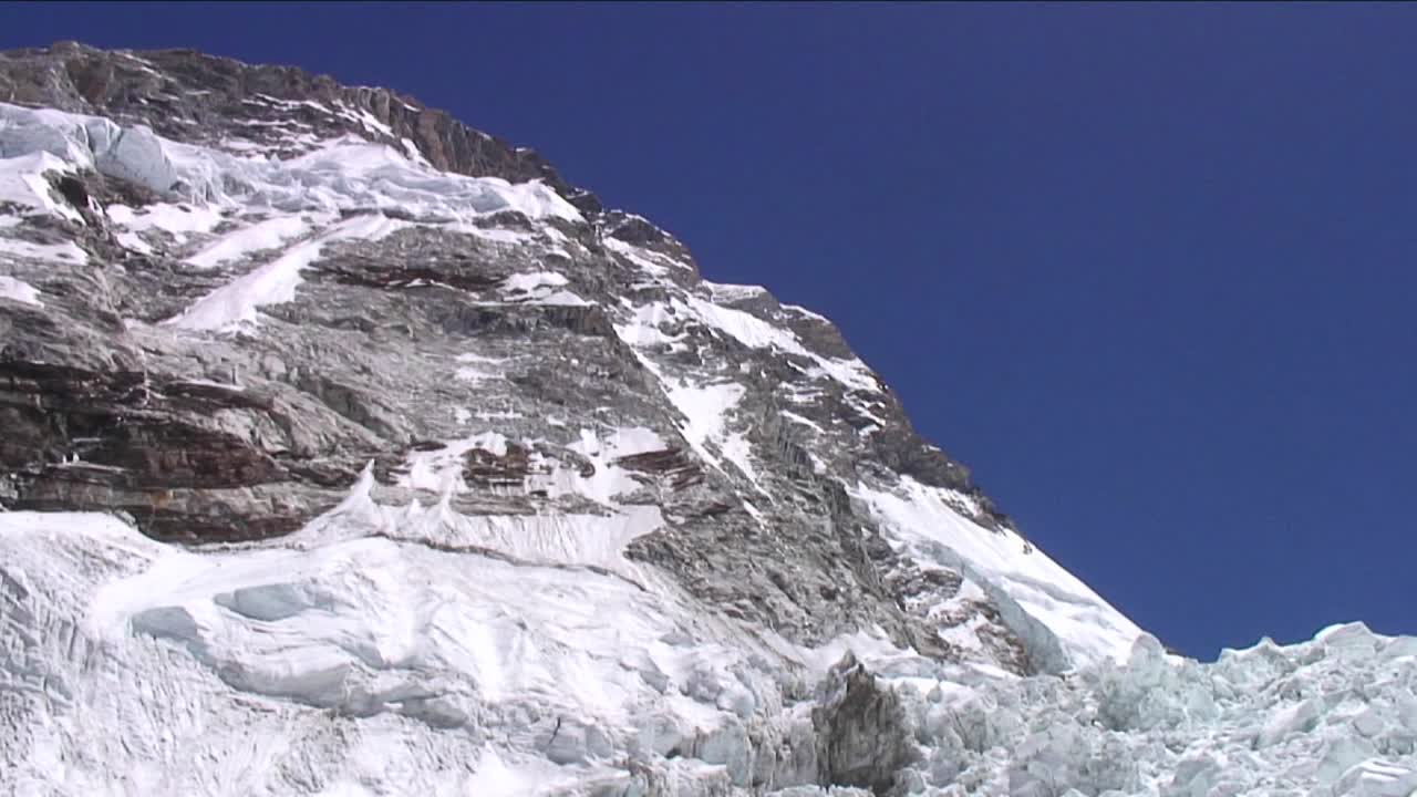 피크에서 셰르파까지 이동하여 빙폭을 내려오다