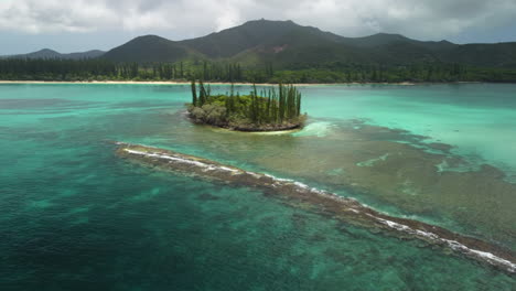 Antena:-Isla-De-Pinos-Isla-Tropical-En-El-Océano-Pacífico,-Nueva-Caledonia,-4k