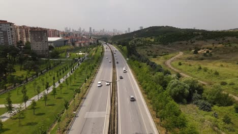 Drone-Vista-Aérea-Paisaje-Urbano-Tráfico