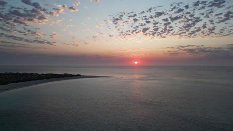 Australische-Bucht-Mit-Untergehender-Sonne-über-Dem-Meer