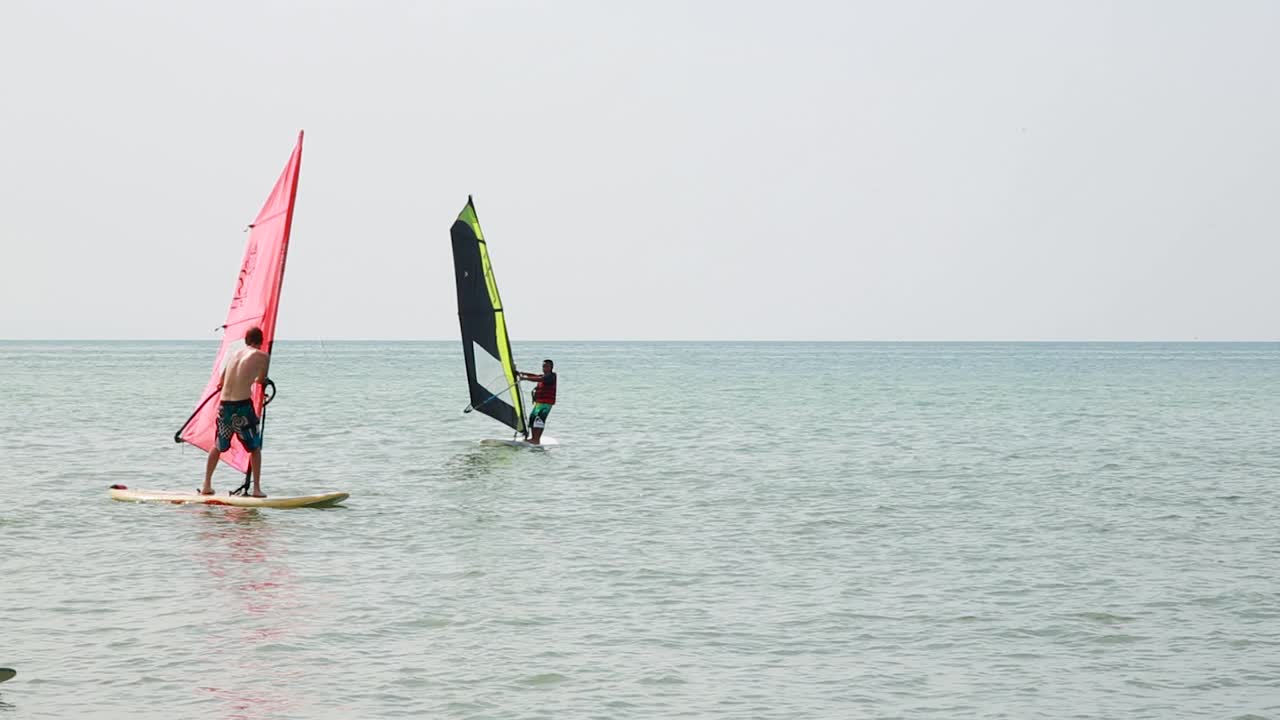windsurf en el océano