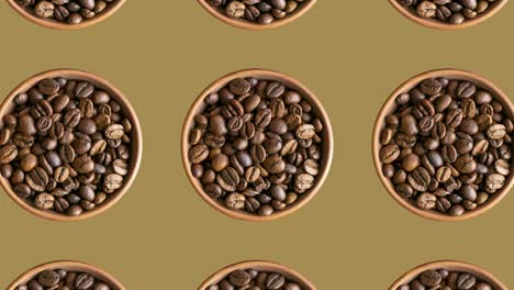 granos de café tostados en cuencos con patrón geométrico en un fondo marrón. fondo de concepto de animación de comida sin costuras
