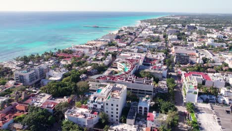 Drone-Shot-of-Playa-Del-Carmen,-Resort-Town-on-Mexican-Caribbean-Coastline-Beach-and-Waterfront-Buildings