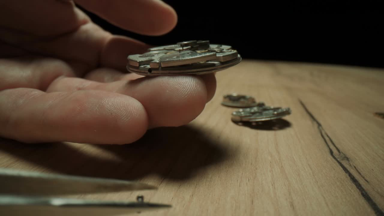 reparación de relojes mecánicos. taller de relojeros