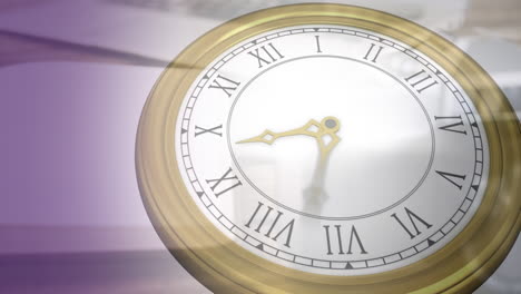 animación del reloj moviéndose sobre el escritorio de la oficina con diversos elementos