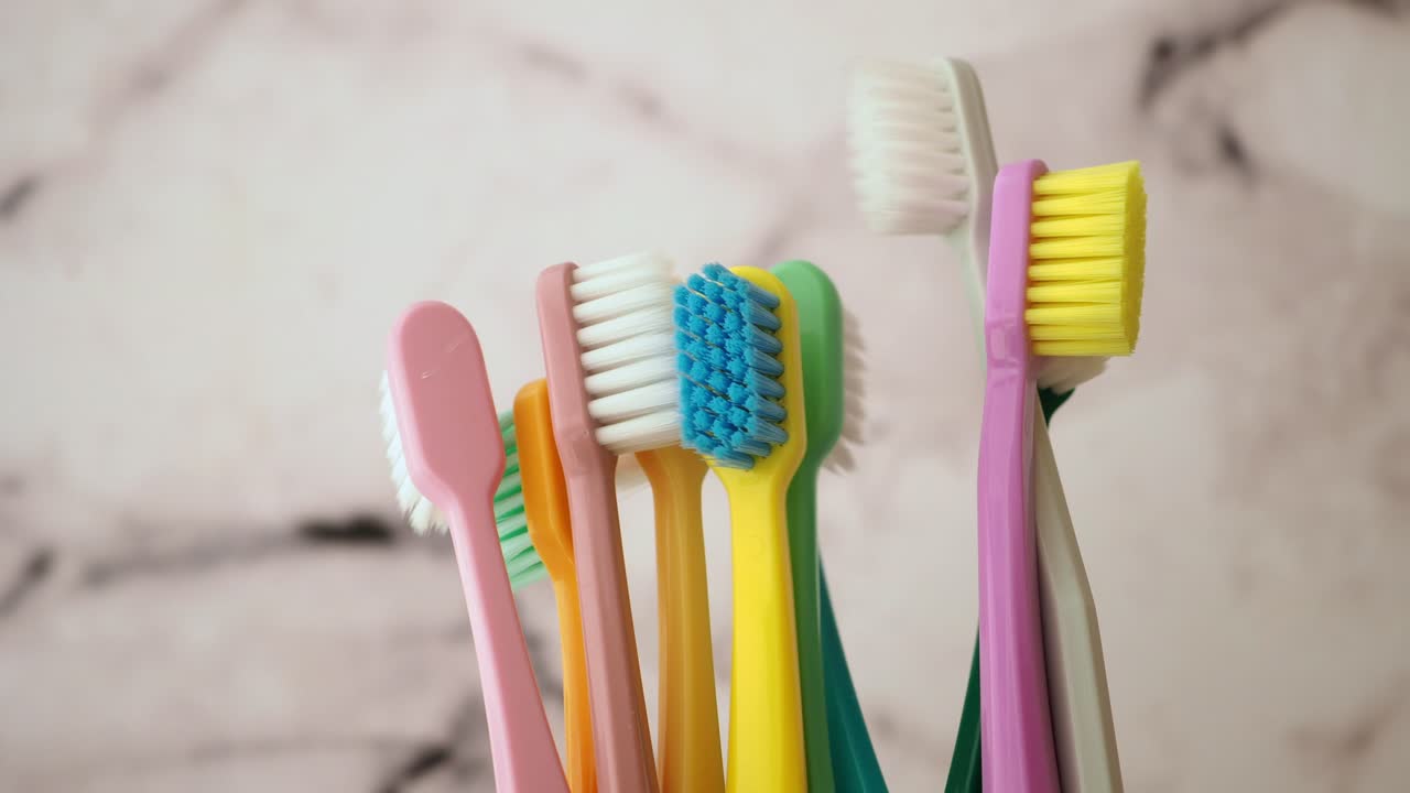 cepillos de dientes de colores