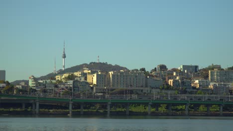 Seúl,-Distrito-De-Yongsan,-N-Torre-De-Seúl,-Autopista-De-Gangbyeon,-Puesta-De-Sol-En-El-Río-Hangang