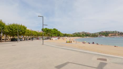 Promenade-Of-San-Feliz-De-Zorros,-Donde-La-Costa-Brava-De-Gerona-Spain,-Turista-Fishing-Village