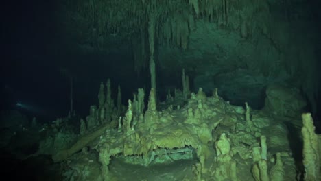 hermosa espeleología de cuevas