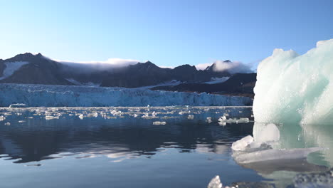 fjortende julibreen, también conocido como el glaciar 14 de julio, svalbard, noruega