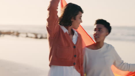 Mujeres-Lesbianas-Se-Besan-En-La-Playa