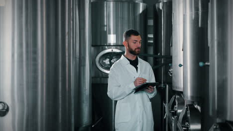 equipo de vigilancia de los trabajadores de la cervecería