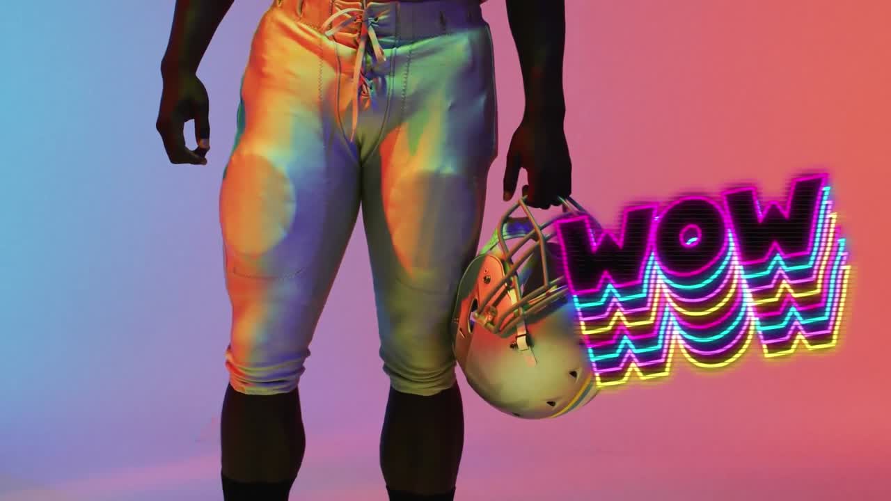 Animazione del testo 'Wow' su un giocatore di football americano.