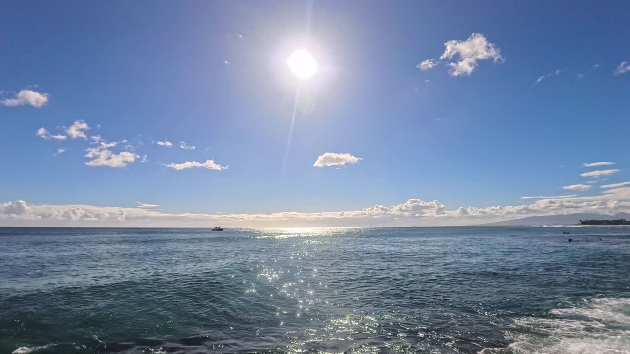 Honolulu, Hawaii, havsutsikt över orörda blå vatten, kustlinje och strandparadis.