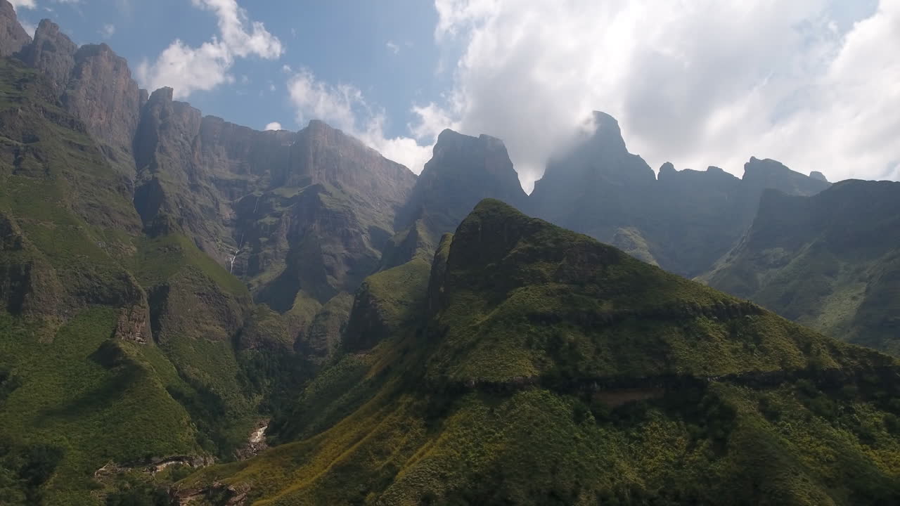 남아프리카 산의 시네마틱 항공