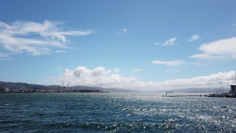 Ein-Sonniger-Tag-In-Wellington-Wharf