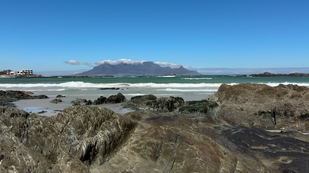 Table Mountain è un punto di riferimento di fama mondiale