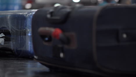 Luggage-on-moving-conveyor-at-the-airport