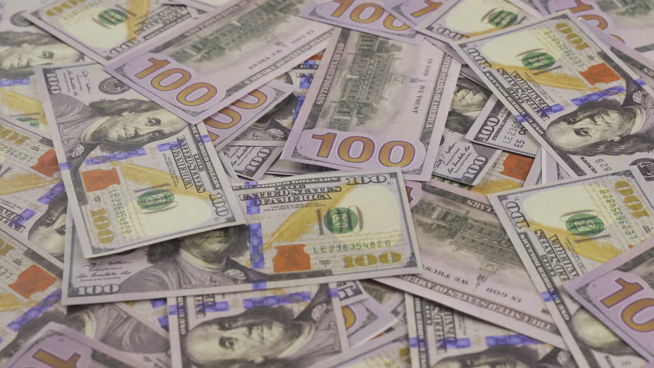 bitcoin criptomoneda y dólares en efectivo. haciendo dinero con bitcoin.