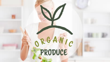 animación de texto de producto orgánico en verde, sobre una mujer sonriente lanzando ensalada fresca