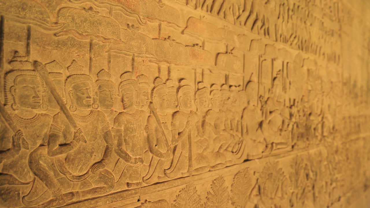 obras de arte en la pared del corredor del templo de angkor wat en bajorrelieve, camboya