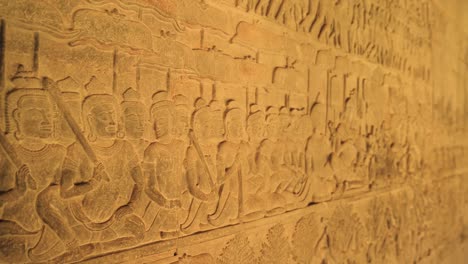 obras de arte en la pared del corredor del templo de angkor wat en bajorrelieve, camboya