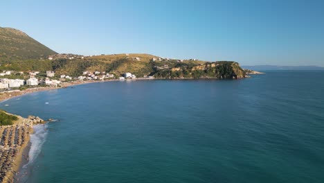 Wunderschöne-Luftaufnahme-über-Himare,-Albanien.-Albanische-Riviera