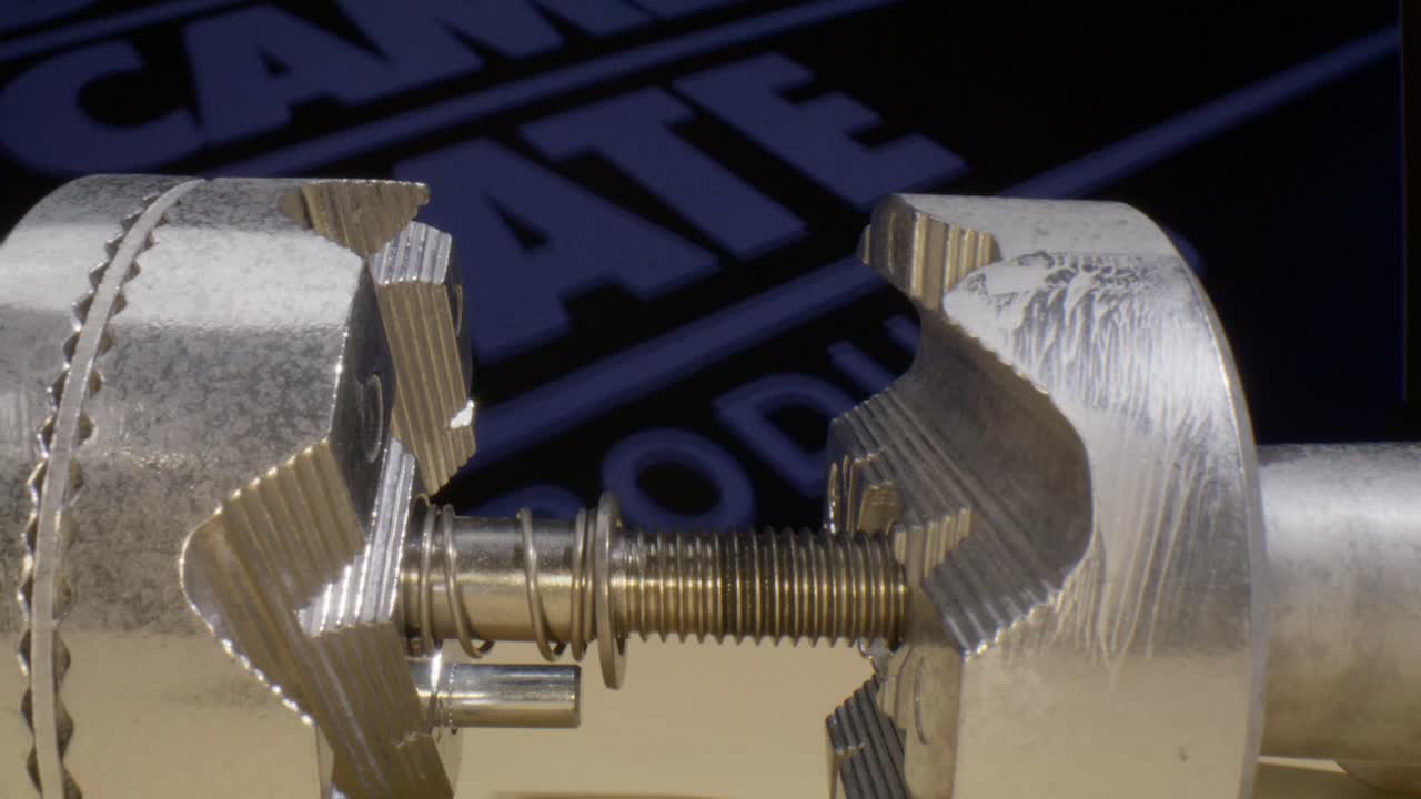 макрообъективный вид c-стоянки с движущимся видео