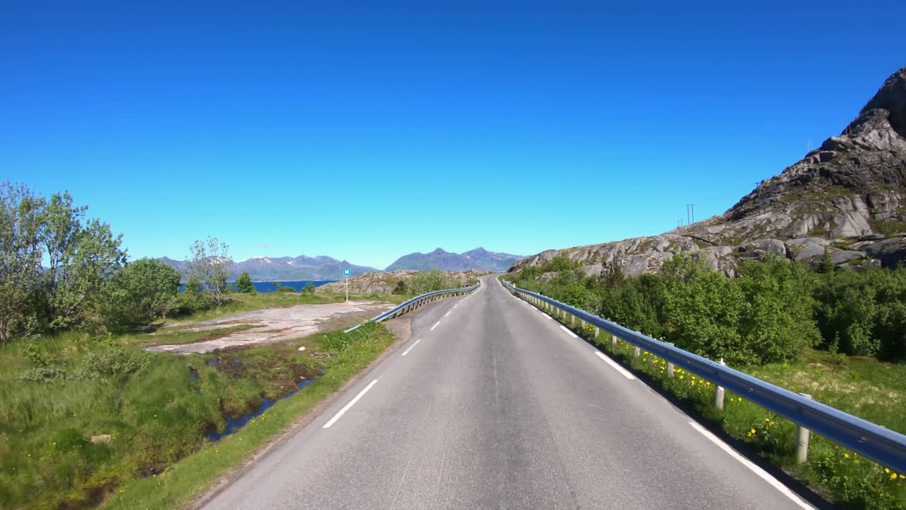 노르웨이의 도로에서 자동차를 운전하는 차량 시야