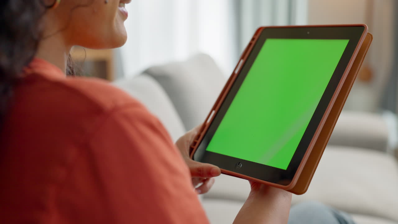 tableta de inicio, pantalla verde y datos de lectura de la persona